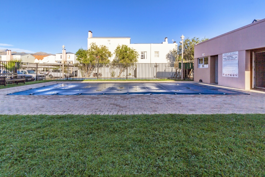 To Let 2 Bedroom Property for Rent in Gordons Bay Central Western Cape